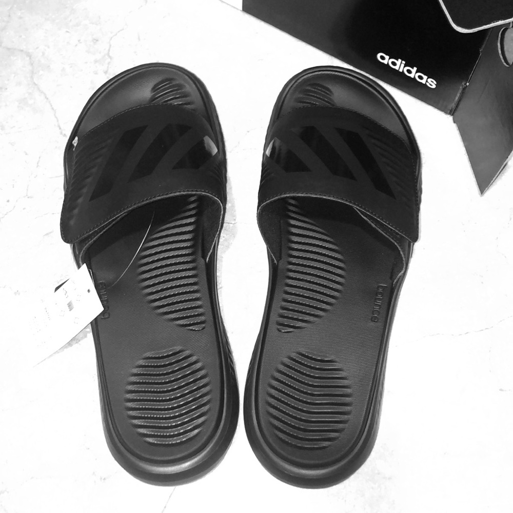 Men’s Adidas Slides Sandals Brand New In Box Sz 12